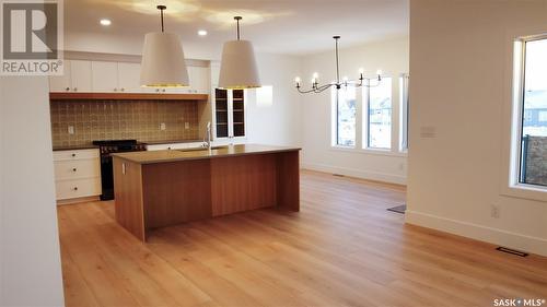 613 Weir Crescent, Warman, SK - Indoor Photo Showing Kitchen