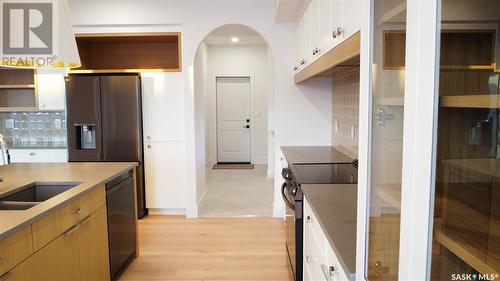 613 Weir Crescent, Warman, SK - Indoor Photo Showing Kitchen With Double Sink