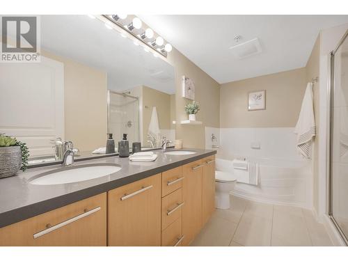 307 9319 University Crescent, Burnaby, BC - Indoor Photo Showing Bathroom