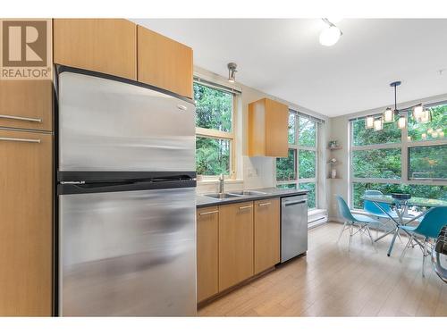 307 9319 University Crescent, Burnaby, BC - Indoor Photo Showing Kitchen With Double Sink