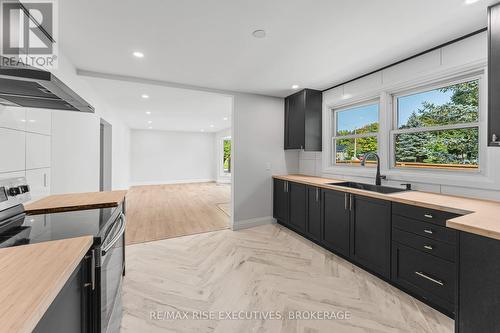 1218 Johnson Street, Kingston (Central City West), ON - Indoor Photo Showing Kitchen