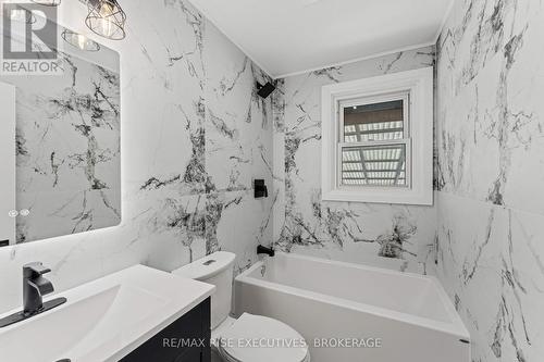 1218 Johnson Street, Kingston (Central City West), ON - Indoor Photo Showing Bathroom