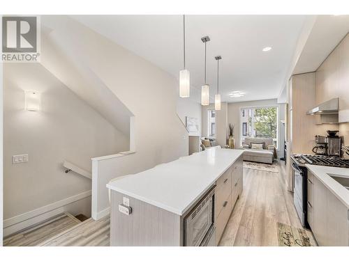 170 Celano Crescent Unit# 21, Kelowna, BC - Indoor Photo Showing Kitchen With Upgraded Kitchen