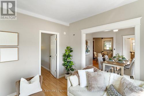 402 Mcdonnel Street, Peterborough (Monaghan), ON - Indoor Photo Showing Living Room