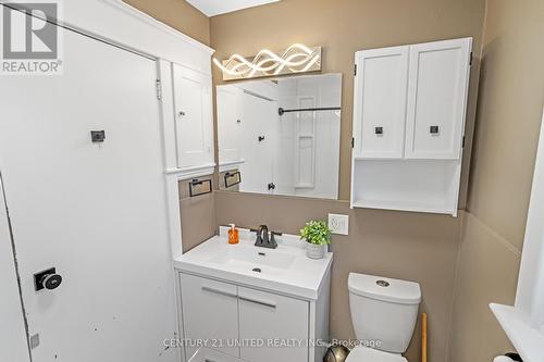 402 Mcdonnel Street, Peterborough (Monaghan), ON - Indoor Photo Showing Bathroom