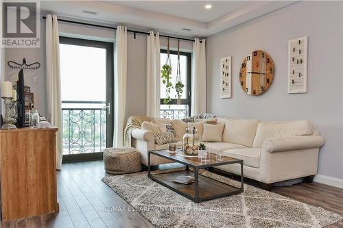 903 - 112 King Street E, Hamilton, ON - Indoor Photo Showing Living Room