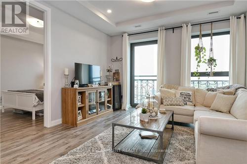 903 - 112 King Street E, Hamilton, ON - Indoor Photo Showing Living Room