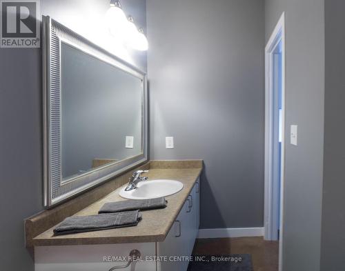 101 - 66 Bay Street S, Hamilton, ON - Indoor Photo Showing Bathroom