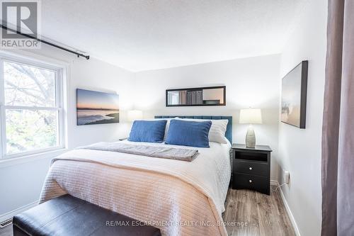 38 Golden Orchard Drive, Hamilton, ON - Indoor Photo Showing Bedroom