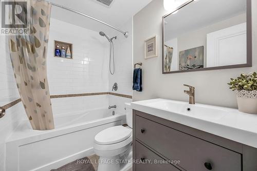 142 St Andrews Drive, Hamilton, ON - Indoor Photo Showing Bathroom