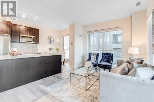 420 - 39 Annie Craig Drive, Toronto, ON - Indoor Photo Showing Living Room