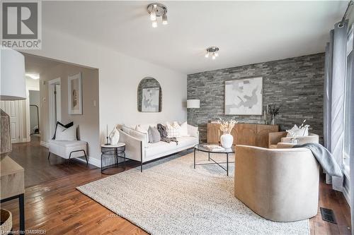 Upper - 34 Briarwood Crescent, Hamilton, ON - Indoor Photo Showing Living Room