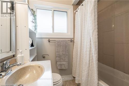 Upper - 34 Briarwood Crescent, Hamilton, ON - Indoor Photo Showing Bathroom