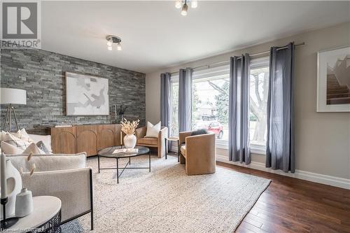 Upper - 34 Briarwood Crescent, Hamilton, ON - Indoor Photo Showing Living Room