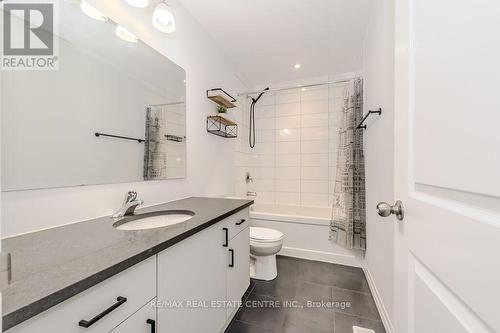 22 Sandstone Street, Cambridge, ON - Indoor Photo Showing Bathroom