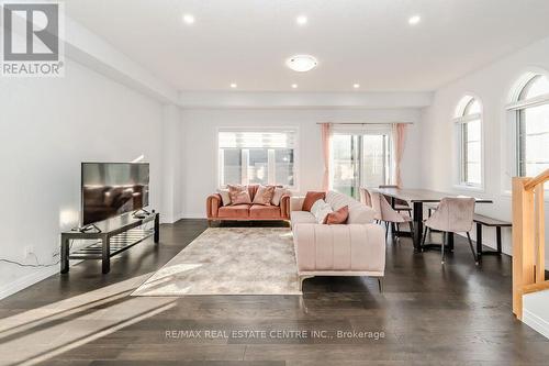 22 Sandstone Street, Cambridge, ON - Indoor Photo Showing Living Room