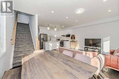 22 Sandstone Street, Cambridge, ON - Indoor Photo Showing Living Room