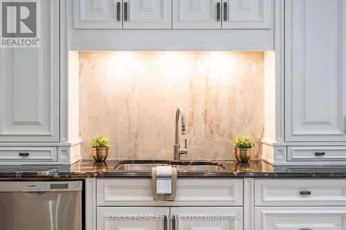 115 Rosemary Lane, Hamilton, ON - Indoor Photo Showing Kitchen