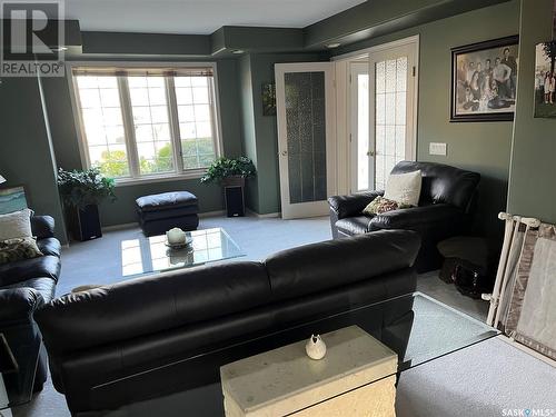 910 Braeside Place, Saskatoon, SK - Indoor Photo Showing Living Room