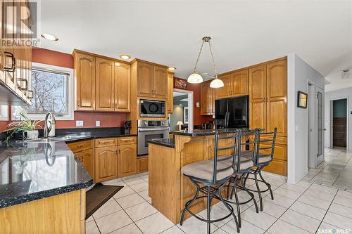 910 Braeside Place, Saskatoon, SK - Indoor Photo Showing Kitchen