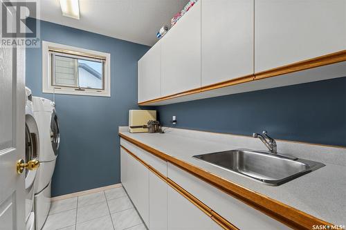 910 Braeside Place, Saskatoon, SK - Indoor Photo Showing Laundry Room