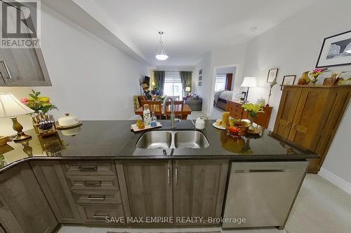 435 Williams Crescent, Fort Erie, ON - Indoor Photo Showing Kitchen With Double Sink