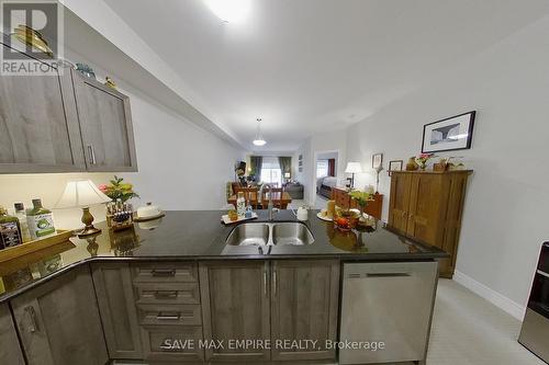 435 Williams Crescent, Fort Erie, ON - Indoor Photo Showing Kitchen With Double Sink