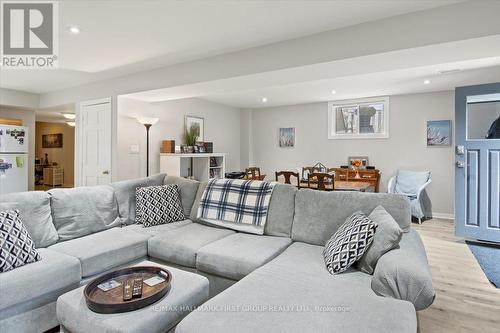 733 Victory Drive, Pickering, ON - Indoor Photo Showing Living Room