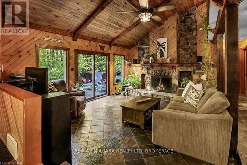 919 Sumbler Road, Pelham, ON - Indoor Photo Showing Living Room With Fireplace