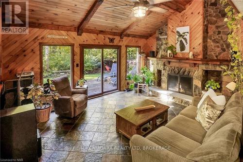 919 Sumbler Road, Pelham, ON - Indoor Photo Showing Living Room With Fireplace