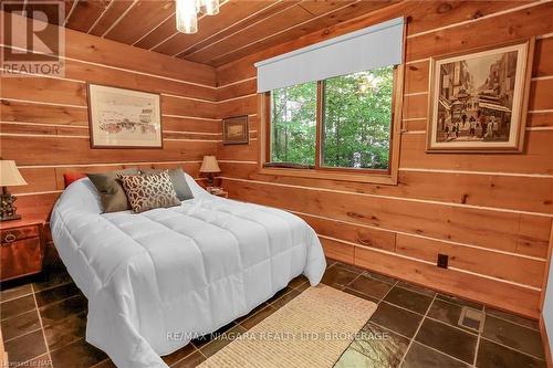 919 Sumbler Road, Pelham, ON - Indoor Photo Showing Bedroom