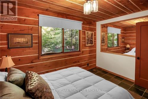 919 Sumbler Road, Pelham, ON - Indoor Photo Showing Bedroom