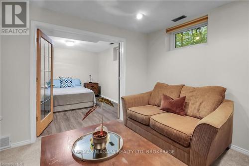 919 Sumbler Road, Pelham, ON - Indoor Photo Showing Living Room