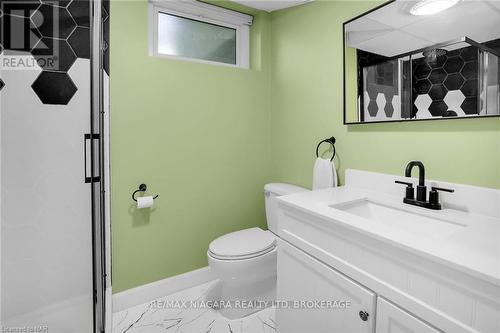 919 Sumbler Road, Pelham, ON - Indoor Photo Showing Bathroom