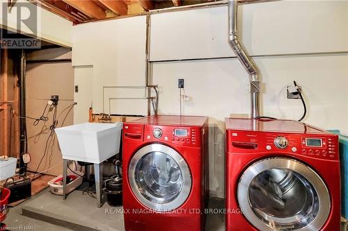 919 Sumbler Road, Pelham, ON - Indoor Photo Showing Laundry Room