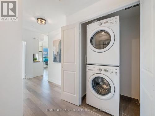 725 - 7161 Yonge Street, Markham, ON - Indoor Photo Showing Laundry Room