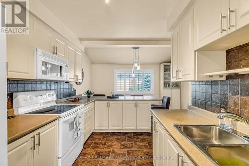 8 - 336 Queen Street S, Mississauga, ON - Indoor Photo Showing Kitchen