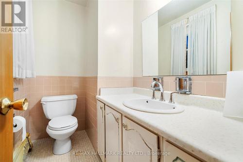 13 Hawthorne Road, Toronto, ON - Indoor Photo Showing Bathroom