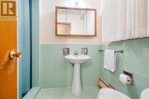 13 Hawthorne Road, Toronto, ON - Indoor Photo Showing Bathroom