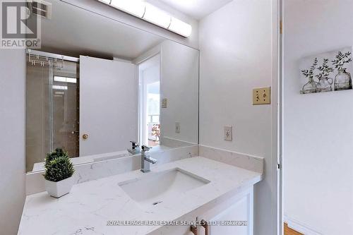 1004 - 1 Reidmount Avenue, Toronto, ON - Indoor Photo Showing Bathroom