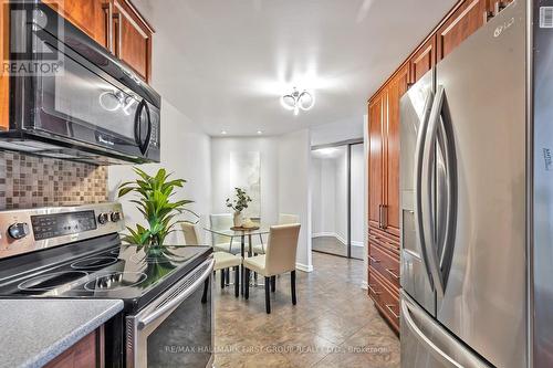 610 - 10 Dean Park Road, Toronto, ON - Indoor Photo Showing Kitchen