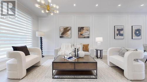 841 Clark Avenue W, Vaughan, ON - Indoor Photo Showing Living Room