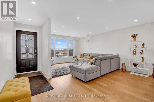 143 Luxury Avenue, Bradford West Gwillimbury, ON - Indoor Photo Showing Other Room