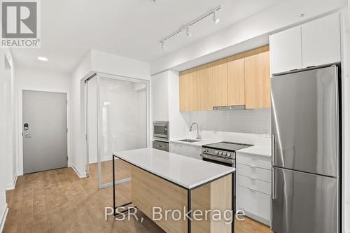 1908 - 30 Upper Mall Way, Vaughan, ON - Indoor Photo Showing Kitchen