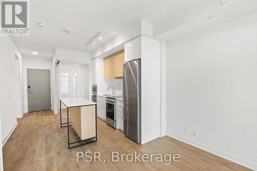 1908 - 30 Upper Mall Way, Vaughan, ON - Indoor Photo Showing Kitchen With Upgraded Kitchen