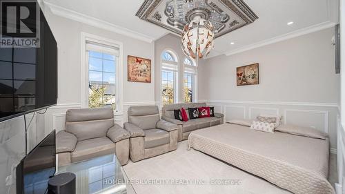 62 Card Lumber Crescent, Vaughan, ON - Indoor Photo Showing Living Room