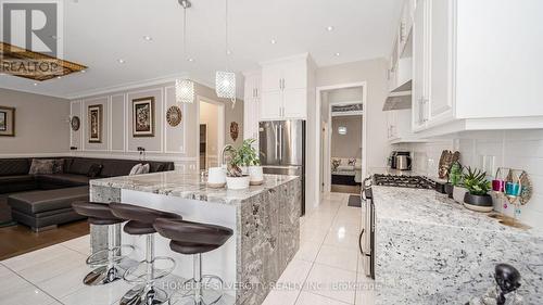 62 Card Lumber Crescent, Vaughan, ON - Indoor Photo Showing Kitchen With Upgraded Kitchen