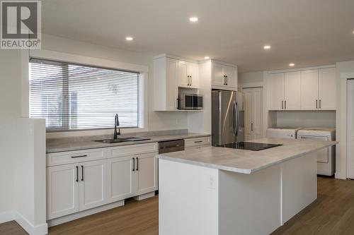 2996 Charella Drive, Prince George, BC - Indoor Photo Showing Kitchen With Upgraded Kitchen