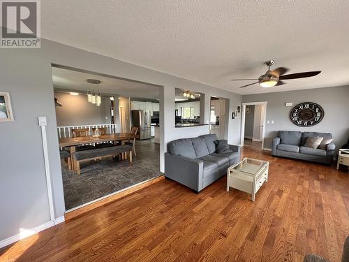 4842 Ten Mile Lake Road, Quesnel, BC - Indoor Photo Showing Living Room