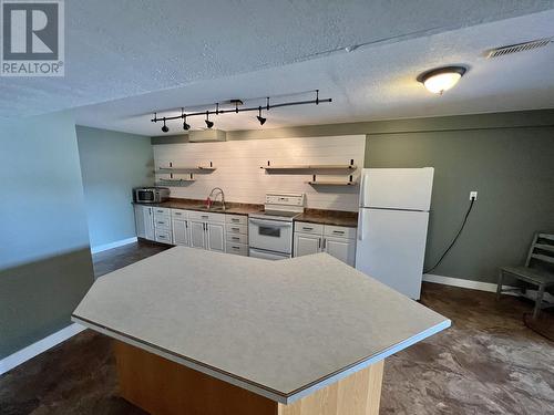 4842 Ten Mile Lake Road, Quesnel, BC - Indoor Photo Showing Kitchen